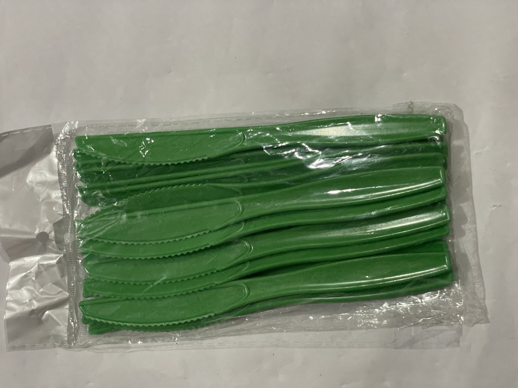 Pack of Disposable Green Plastic Knives