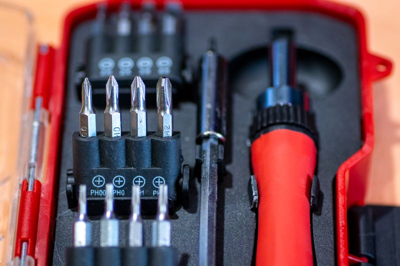 115-in-1 Precision Screwdriver Set – Professional Electronics Repair Toolkit with Magnetic Bits, Non-Slip Handle & Tweezers